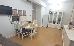 Best Location 2 Bed2 Bath W/Lift In Town!