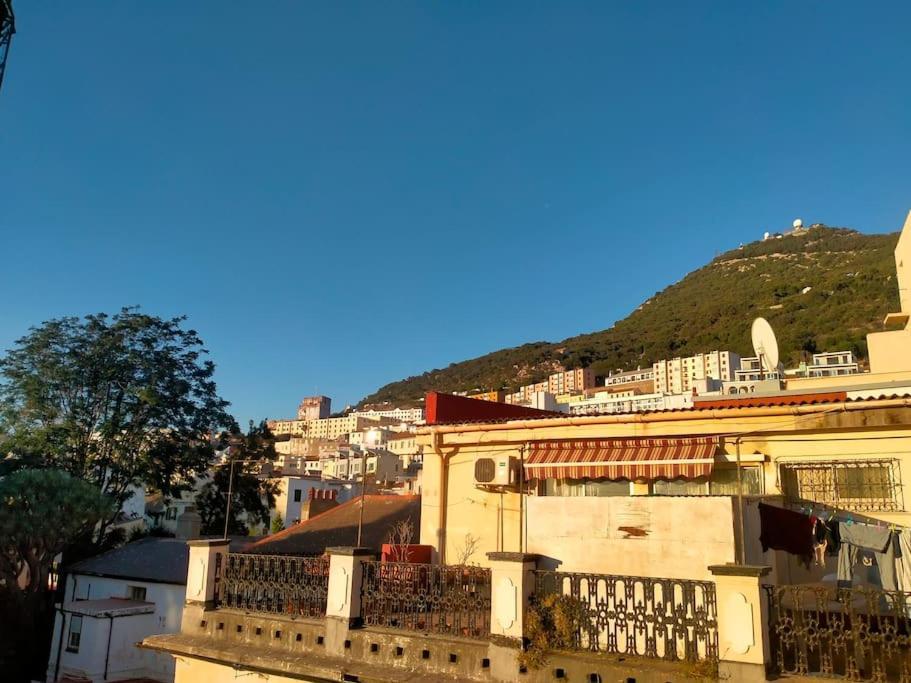 Best Location 2 Bed2 Bath W/Lift In Town! Gibraltar Exterior photo