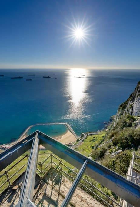 Best Location 2 Bed2 Bath W/Lift In Town! Gibraltar Exterior photo