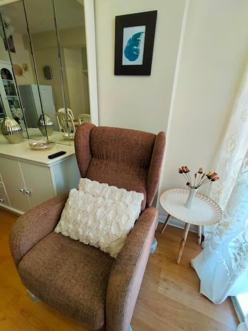 Best Location 2 Bed2 Bath W/Lift In Town! Gibraltar Exterior photo