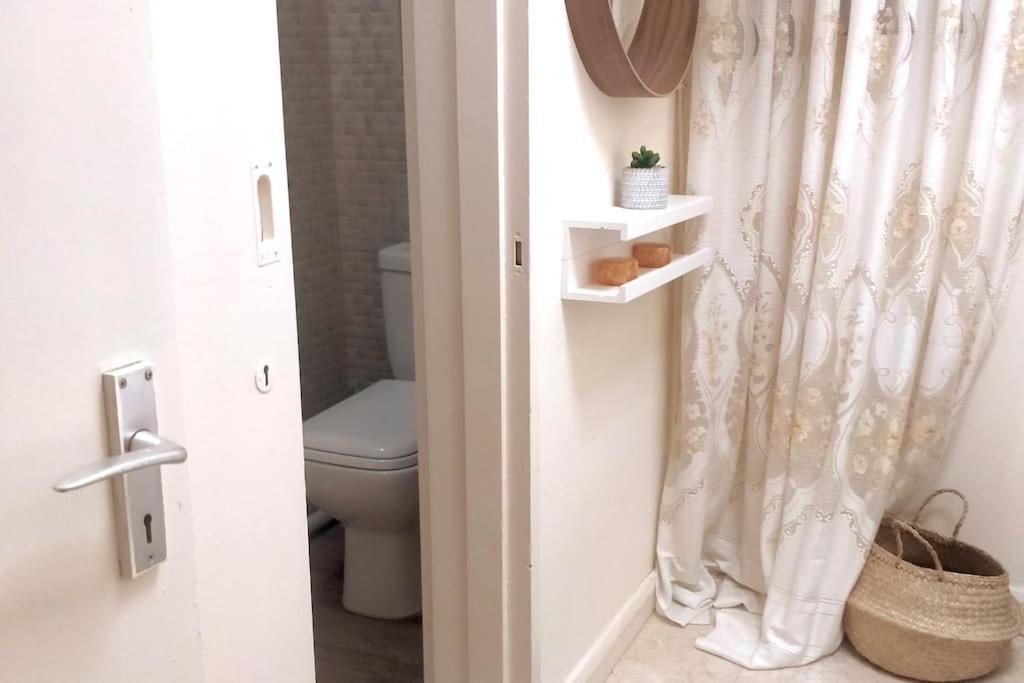 Best Location 2 Bed2 Bath W/Lift In Town! Gibraltar Exterior photo