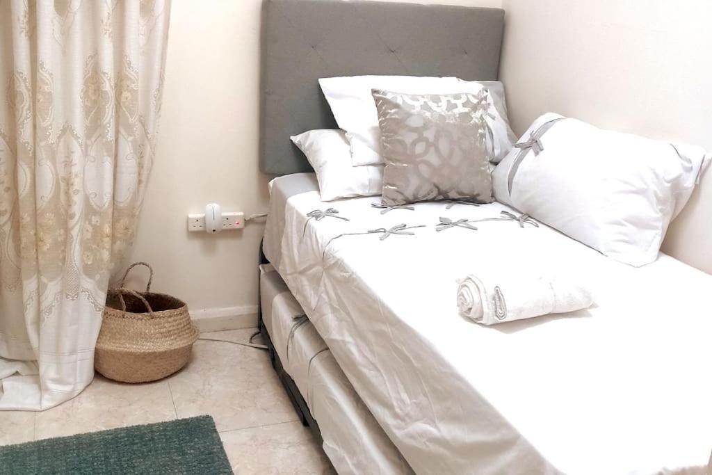 Best Location 2 Bed2 Bath W/Lift In Town! Gibraltar Exterior photo